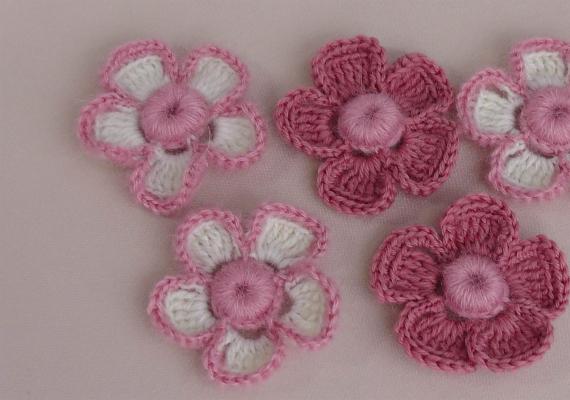 Petites fleurs au crochet : un bouquet de fils